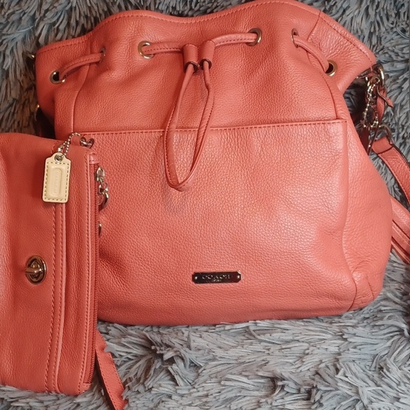 Coach Bundle Avery Bucket Bag and Matching Wristlet in Tea Rose  ** HOST PICK** - Picture 10 of 15